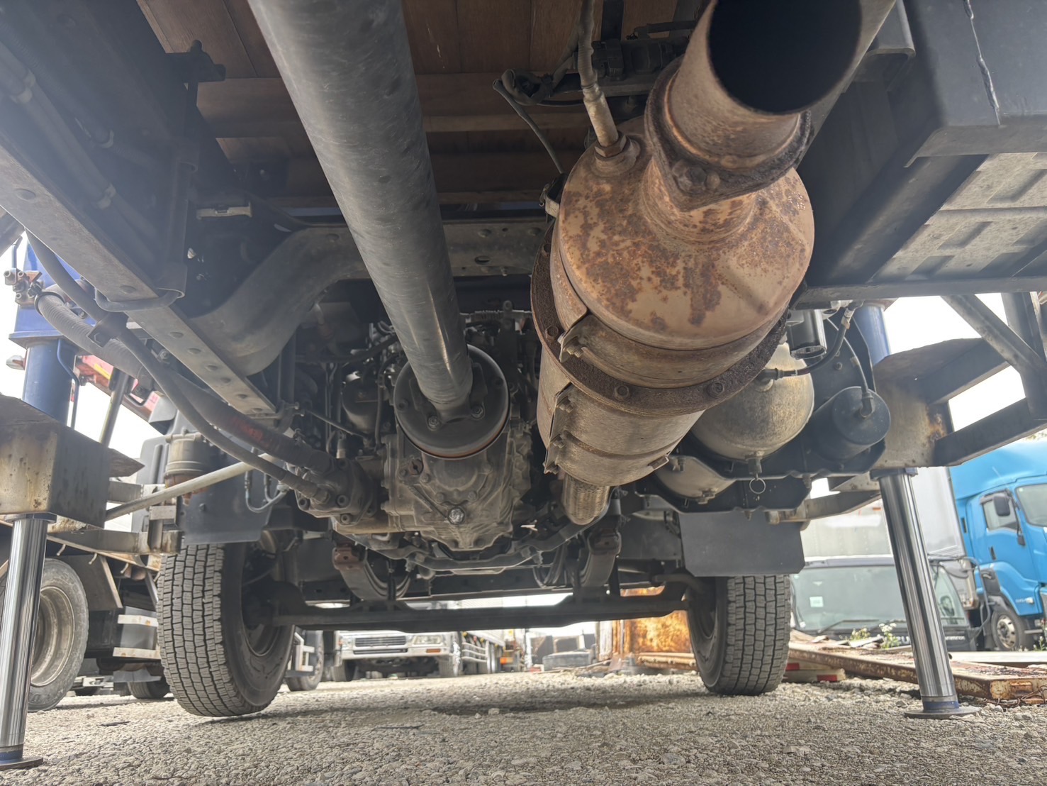 HINO Ranger J05E 3 section crane