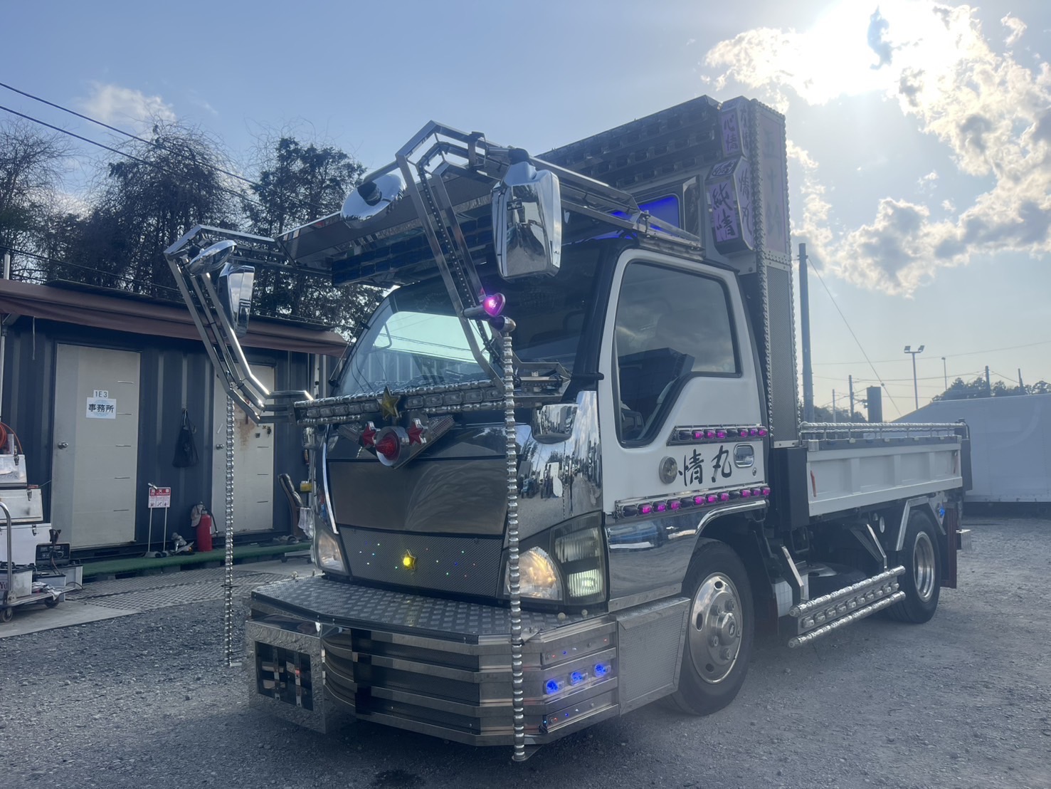 ISUZU ELF 4HL1 Dekotora Style