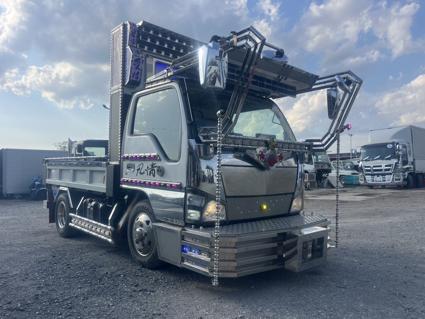 ISUZU ELF 4HL1 Dekotora Style